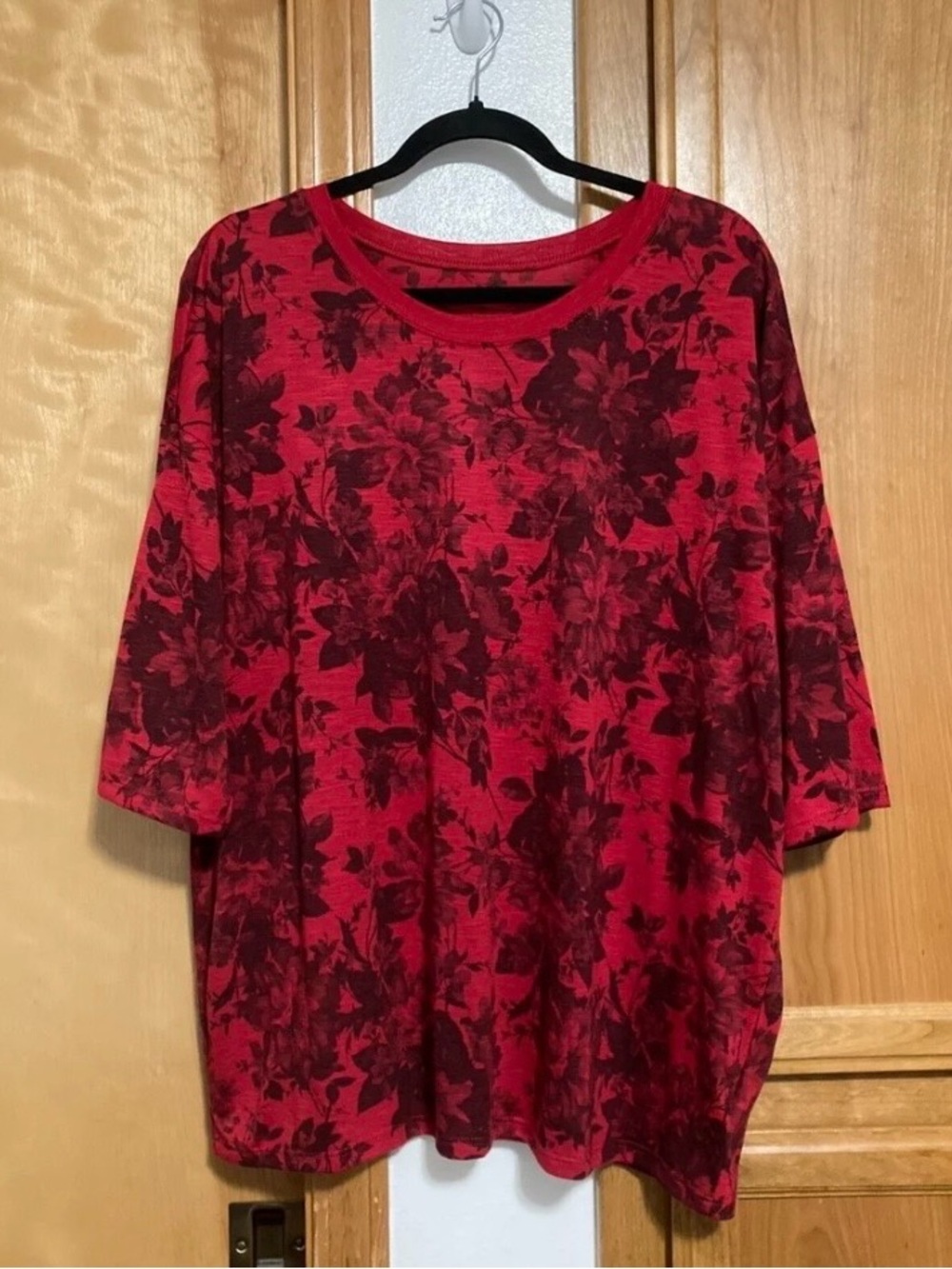 Torrid Red Floral Short Sleeve Blouse, size 0 (12/14), NWT